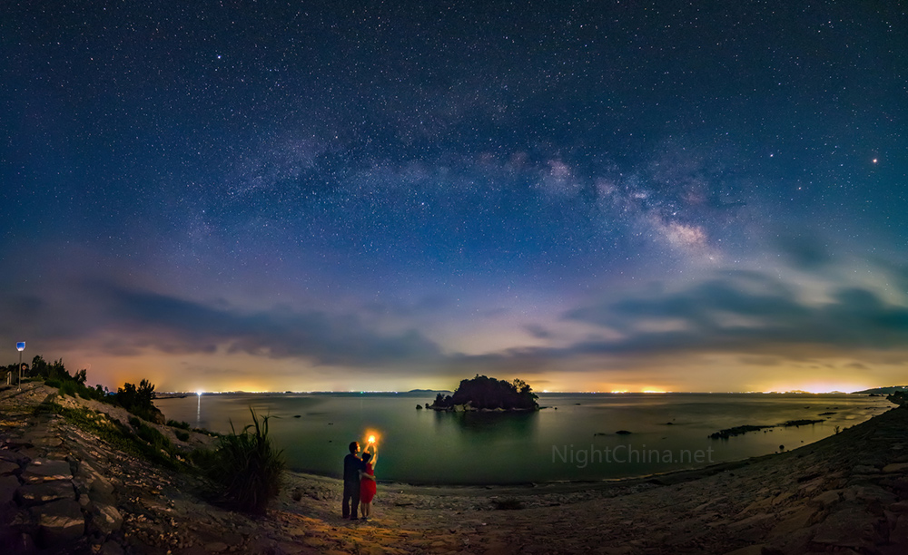 银河海湾之恋 – 夜空中国