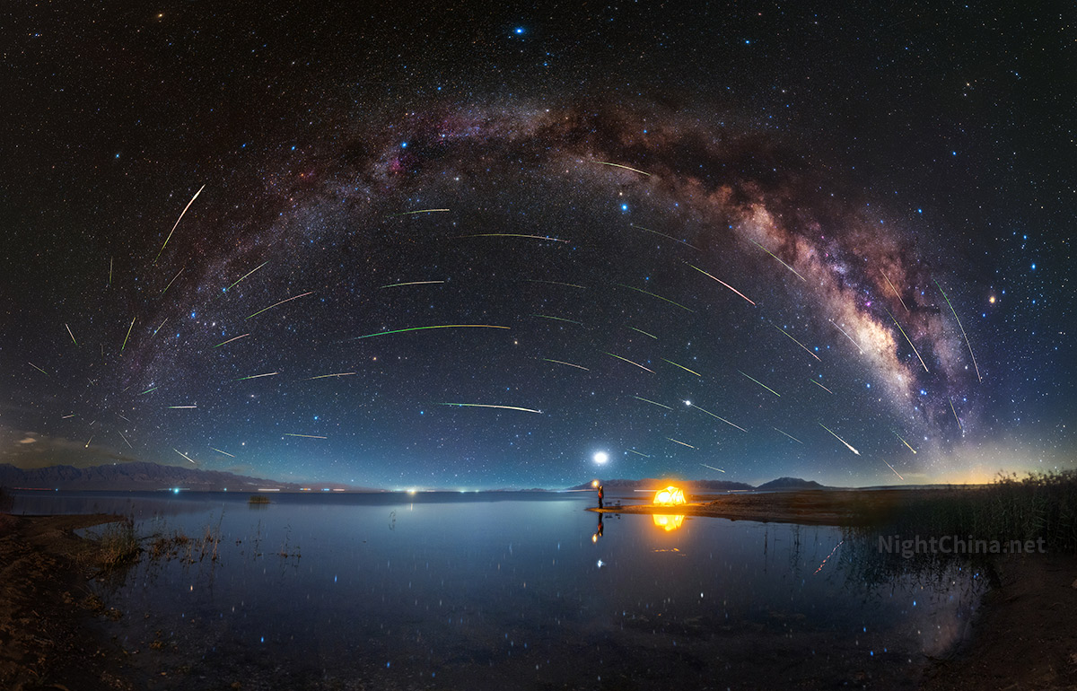 照亮夜空的英仙座流星雨 夜空中国