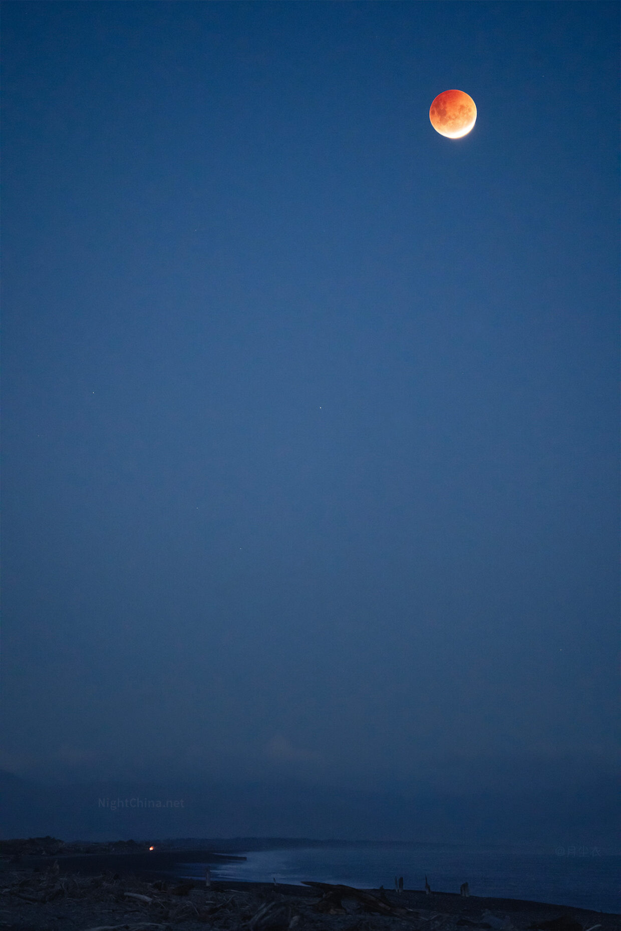 血月海湾 – 夜空中国