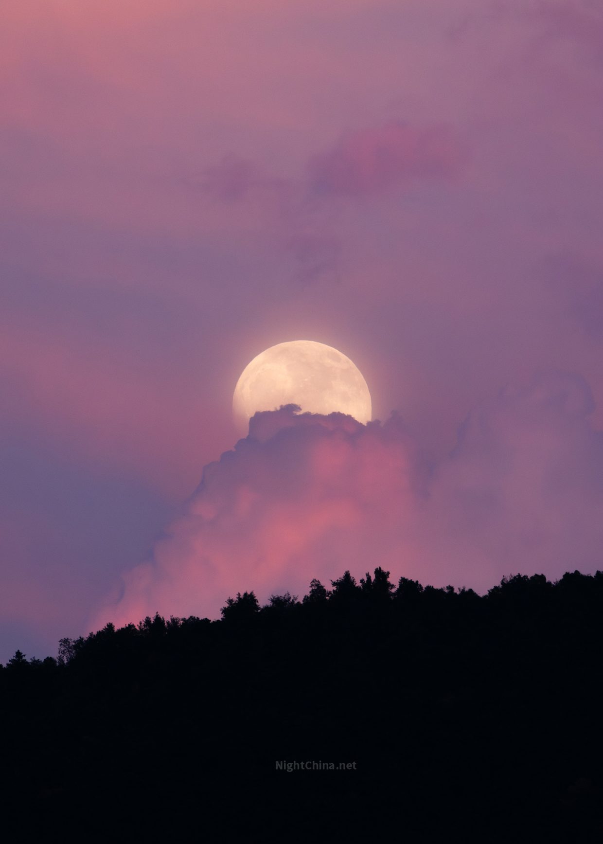 霞云托月 – 夜空中国